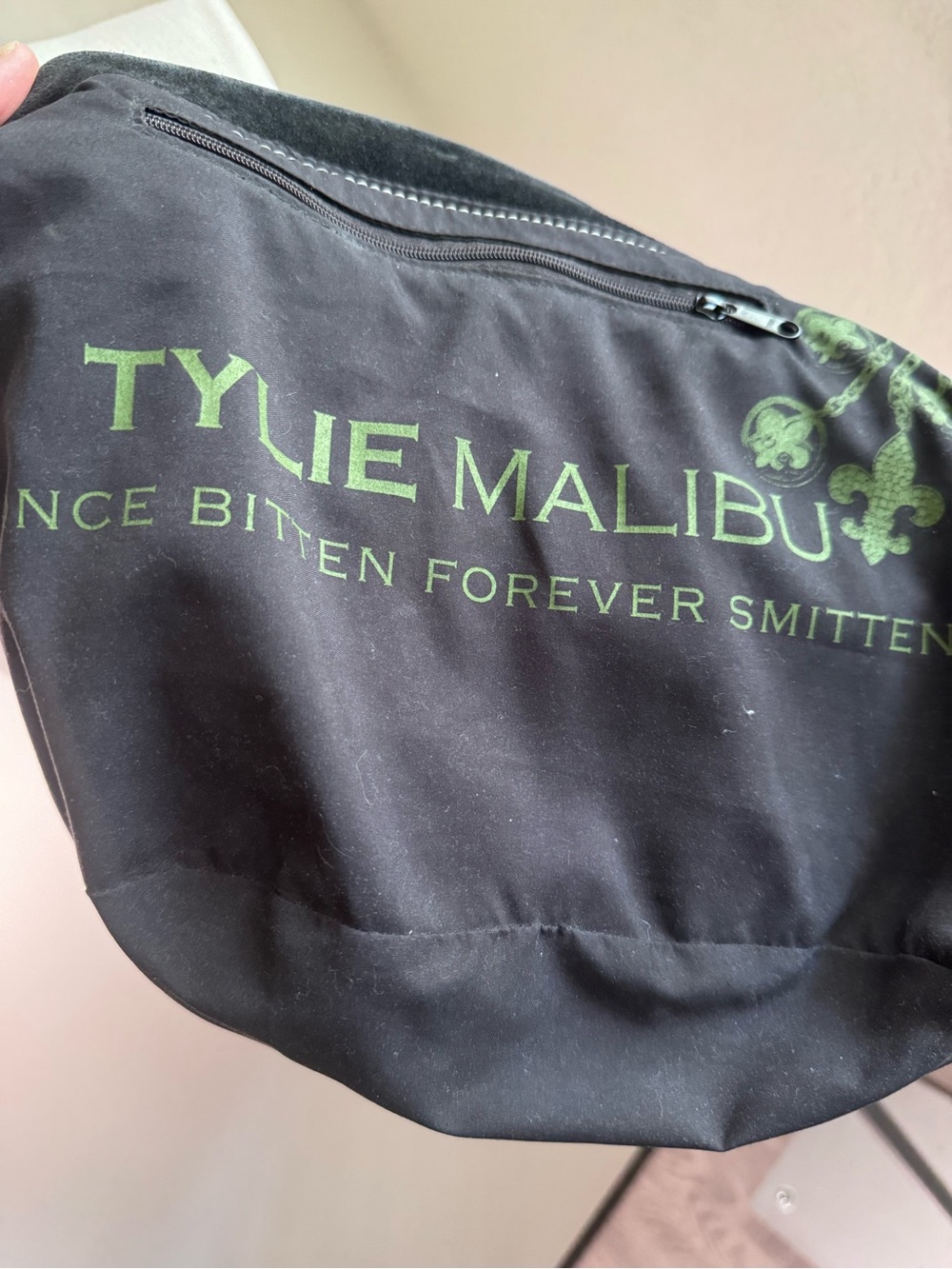 Tylie Malibu Black Studded Strap Suede Hobo Bag Y2K - Picture 10 of 16